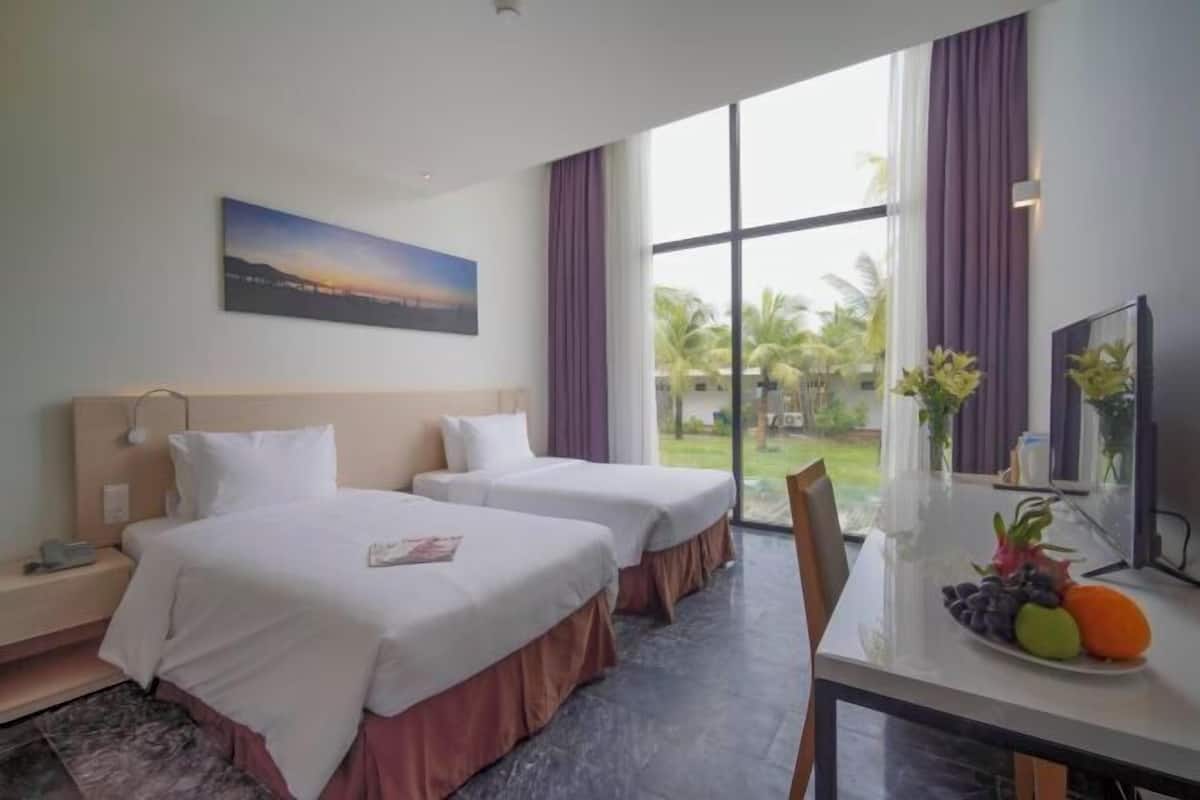 Minibar, in-room safe, desk, blackout curtains