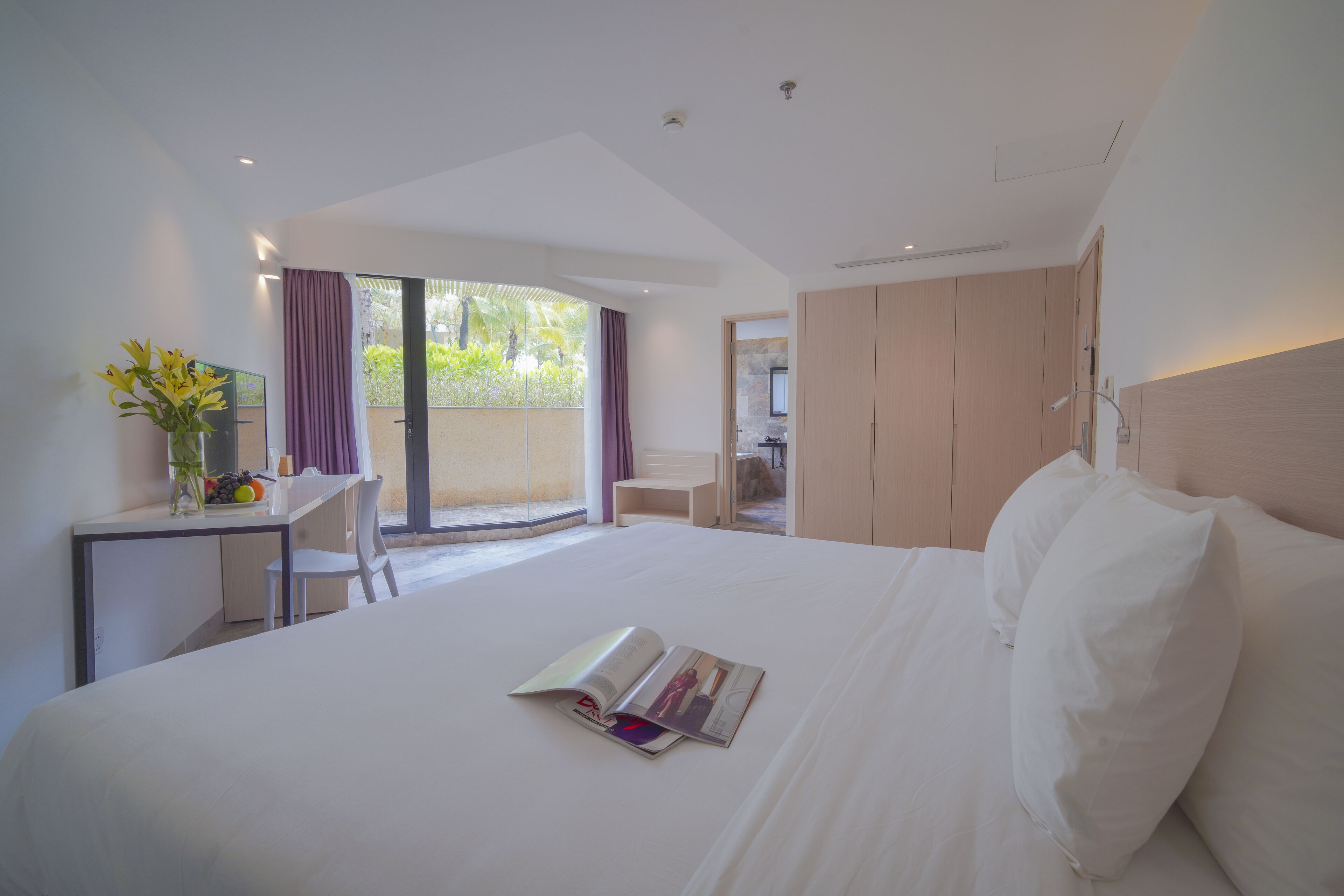 superior double room, garden view | minibar, in-room safe, desk, blackout curtains