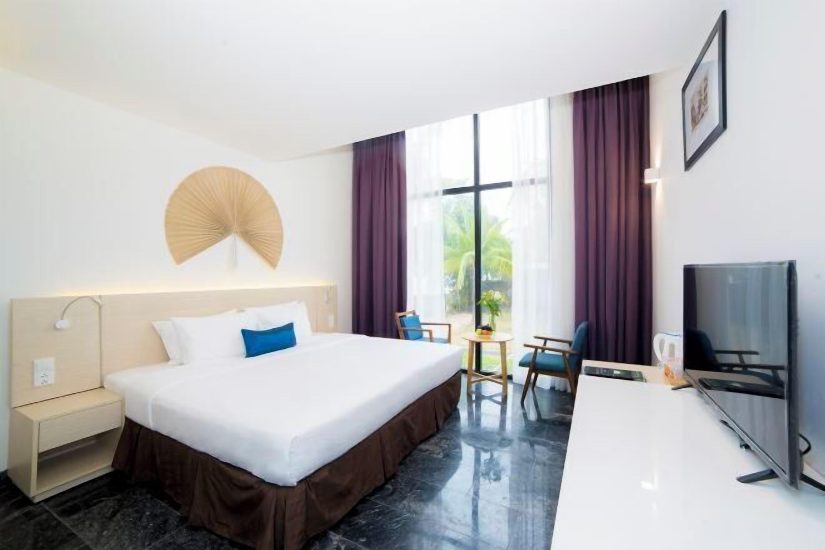 Minibar, in-room safe, desk, blackout drapes