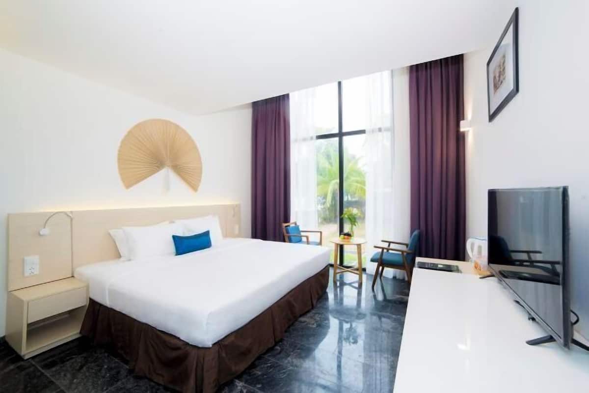 Minibar, in-room safe, desk, blackout curtains