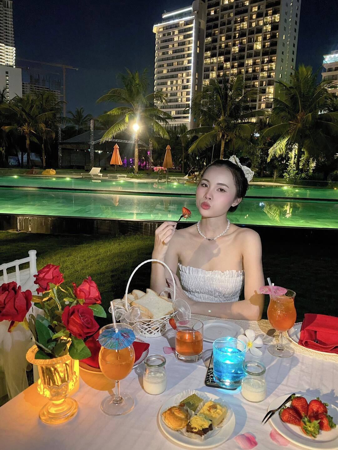 breakfast, lunch, dinner served; local and international cuisine