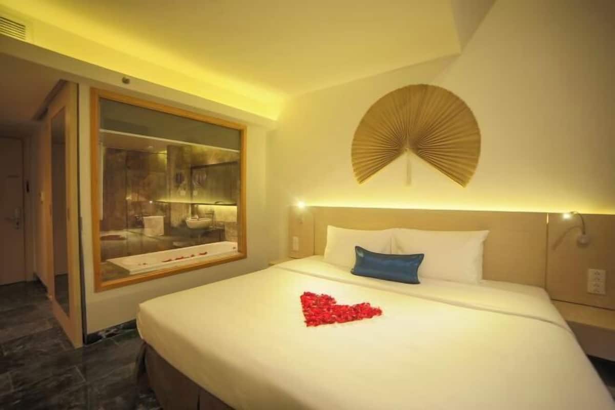 Minibar, in-room safe, desk, blackout curtains