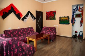 Apartment, 2 Bedrooms | Living room