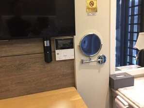 1 bedroom, in-room safe, iron/ironing board, WiFi