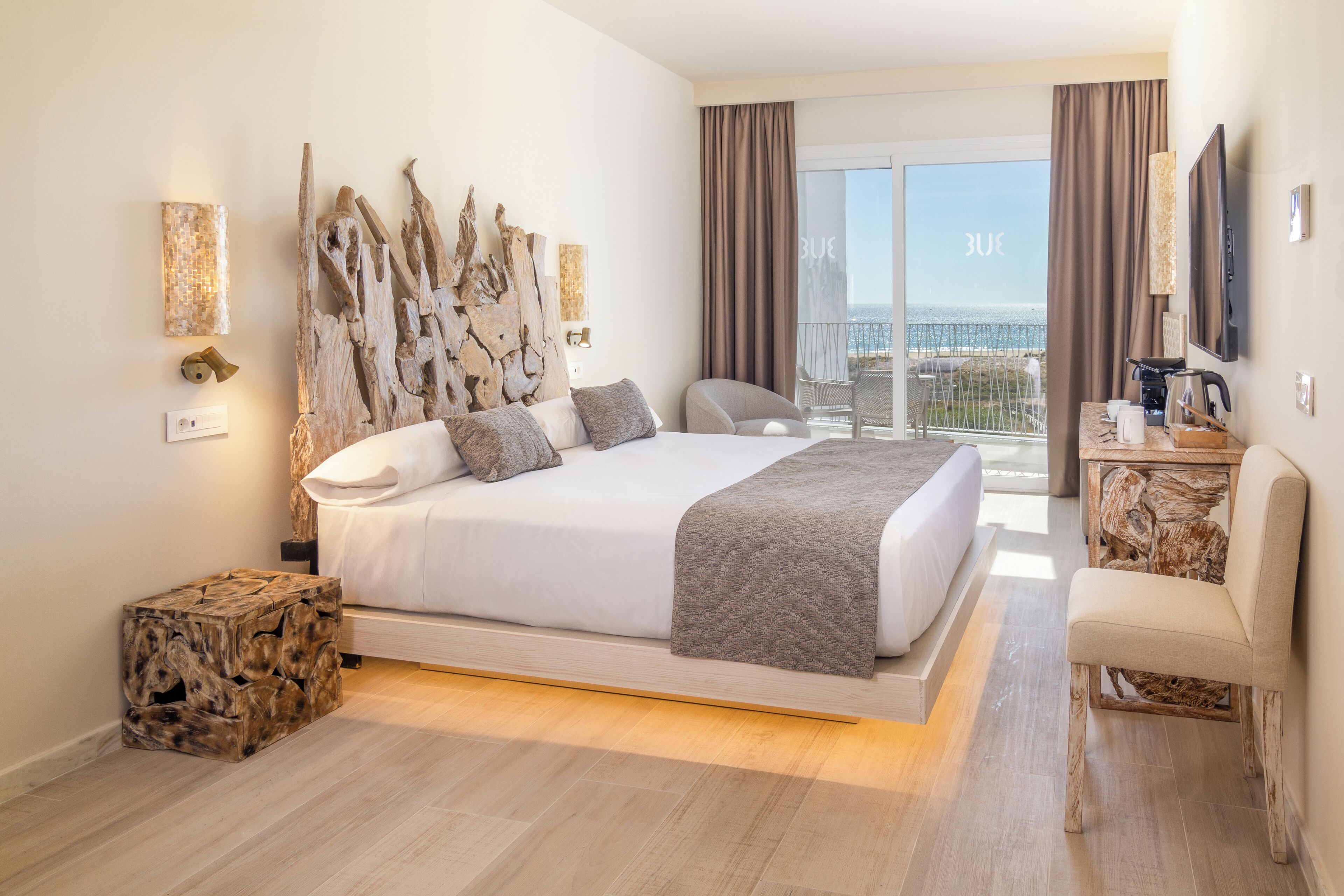 Superior Suite | In-room safe, desk, laptop workspace, blackout drapes