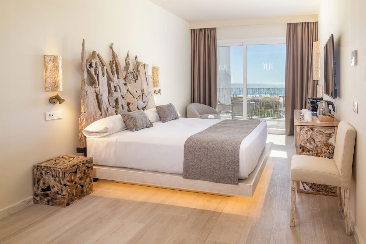 Superior Suite | In-room safe, desk, laptop workspace, blackout drapes