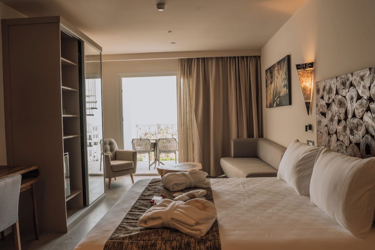 In-room safe, desk, laptop workspace, blackout drapes