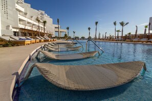 2 Außenpools, Liegestühle