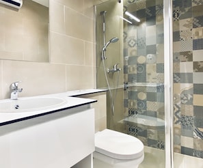 Apartment, 3 Bedrooms | Bathroom | Shower, free toiletries, hair dryer, towels