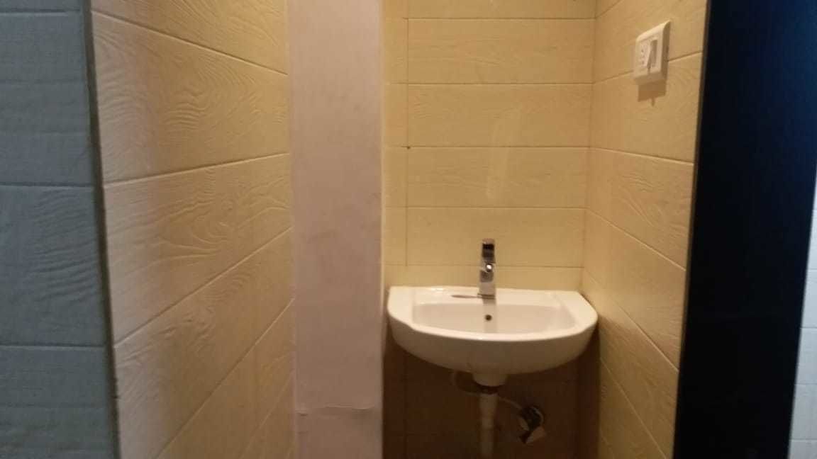 Shower, heated floors, towels