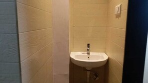 Shower, heated floors, towels - DORMITORY POINT (Mumbai)