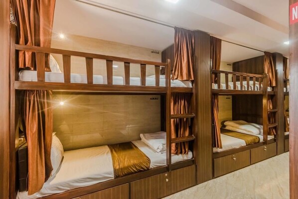 In-room safe, individually furnished, soundproofing, free WiFi - DORMITORY POINT (Mumbai)