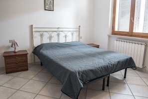 2 bedrooms, bed sheets - N203 - Numana, large three-room apartment with porch (Numana)