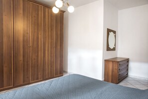 2 bedrooms, bed sheets - N203 - Numana, large three-room apartment with porch (Numana)