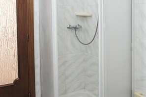 Bruser, bidet, håndklæder