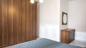 2 bedrooms, bed sheets