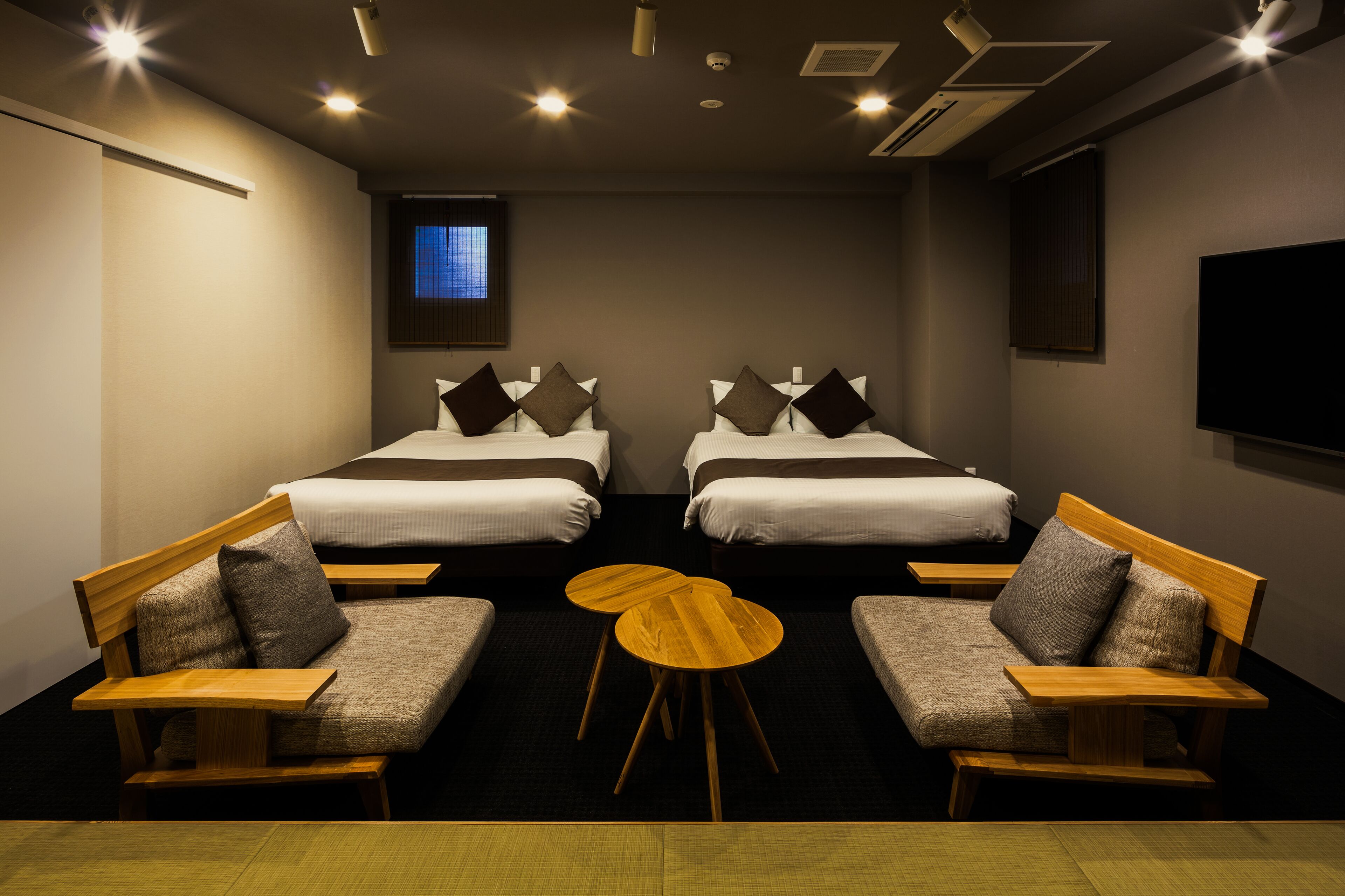 luxury suite, multiple beds, city view | living area | smart tv