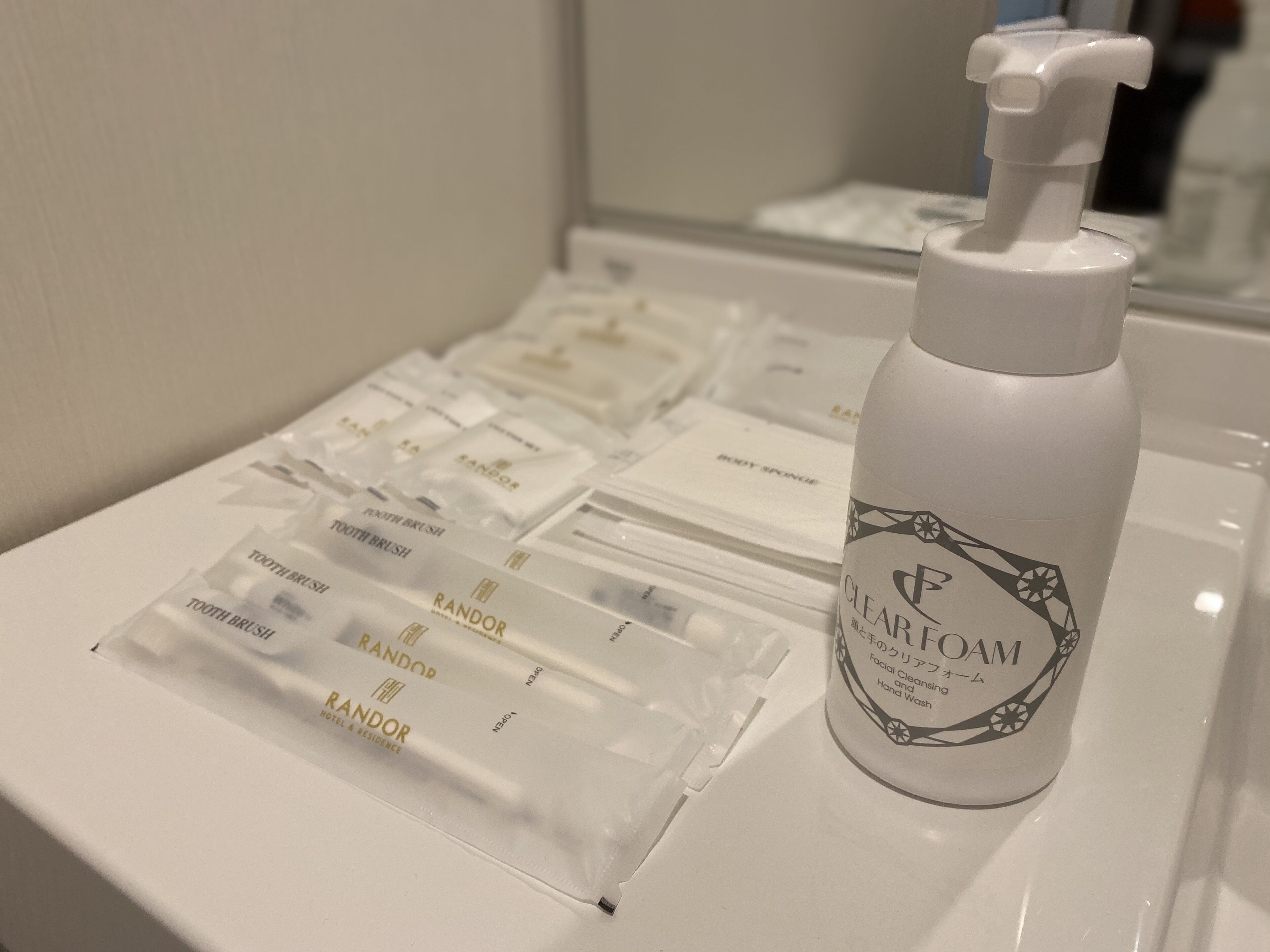 combined shower/bathtub, deep-soaking bathtub, free toiletries