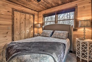 4 bedrooms, desk, Internet, bed sheets - 8 Mi to Dtwn Murphy! Cabin w/ Nottely River Views (Murphy)