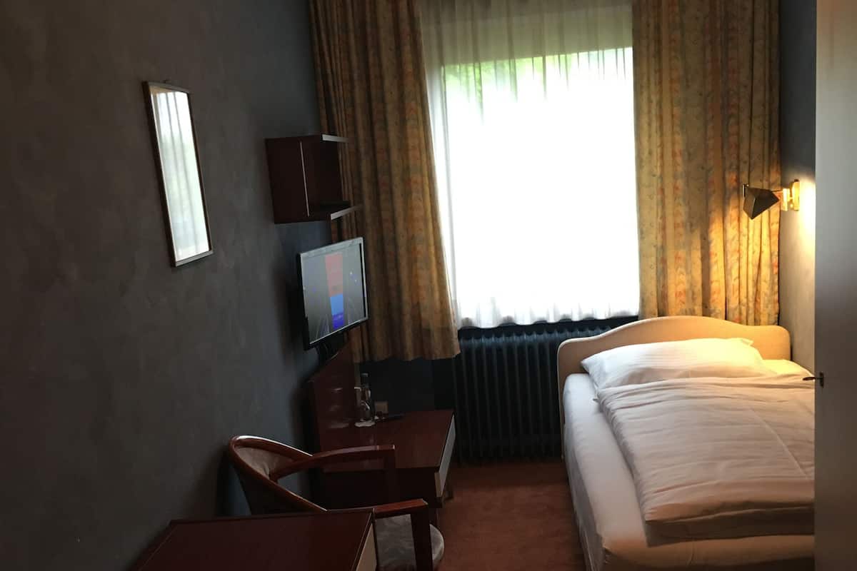 Single Room | Individually furnished, desk, laptop workspace, free WiFi