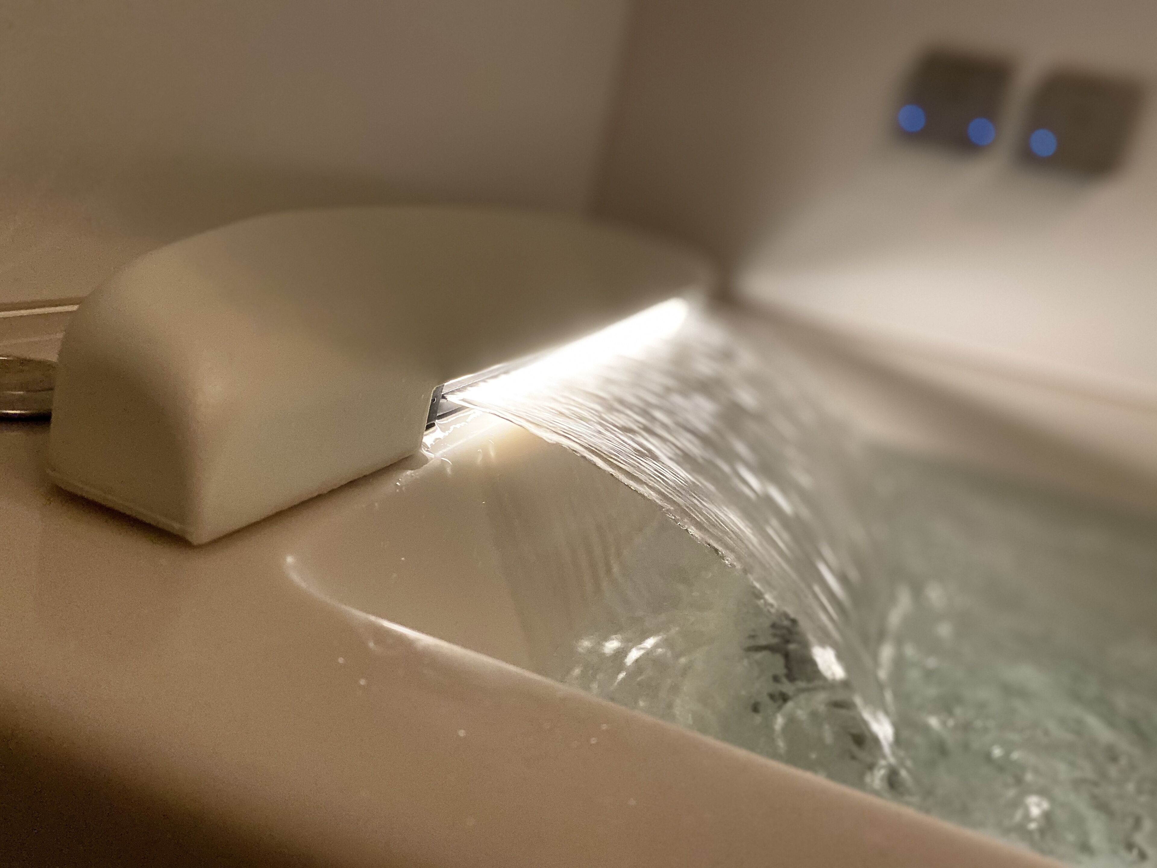 separate bathtub and shower, deep-soaking bathtub