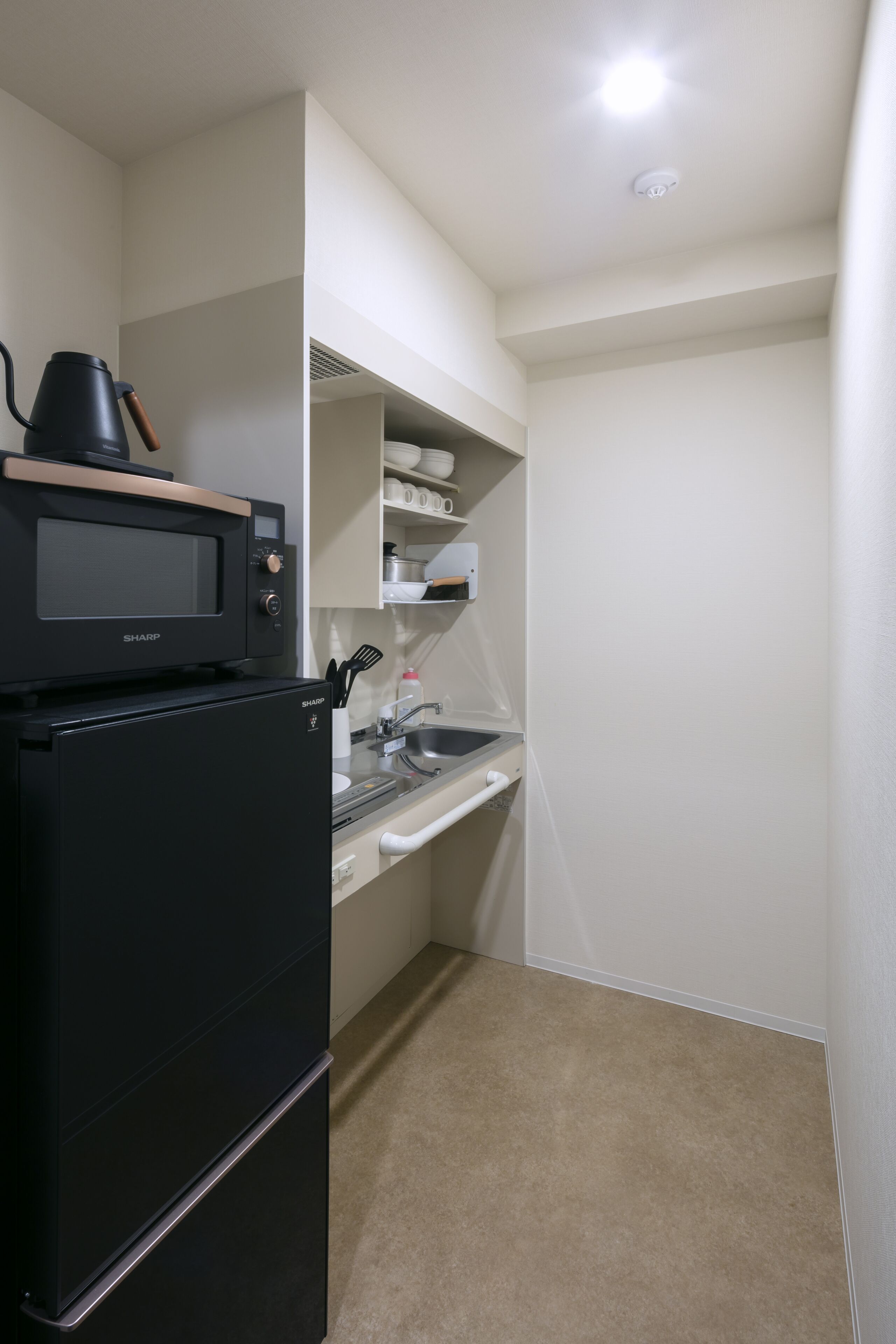 fridge, microwave, stovetop, electric kettle