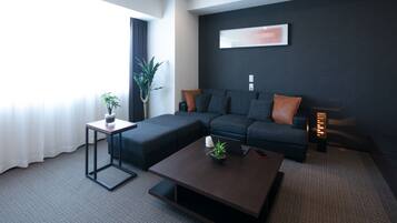 Premium Penthouse, 1 Queen Bed, Hot Tub, City View | Pillow-top beds, individually decorated, individually furnished, desk