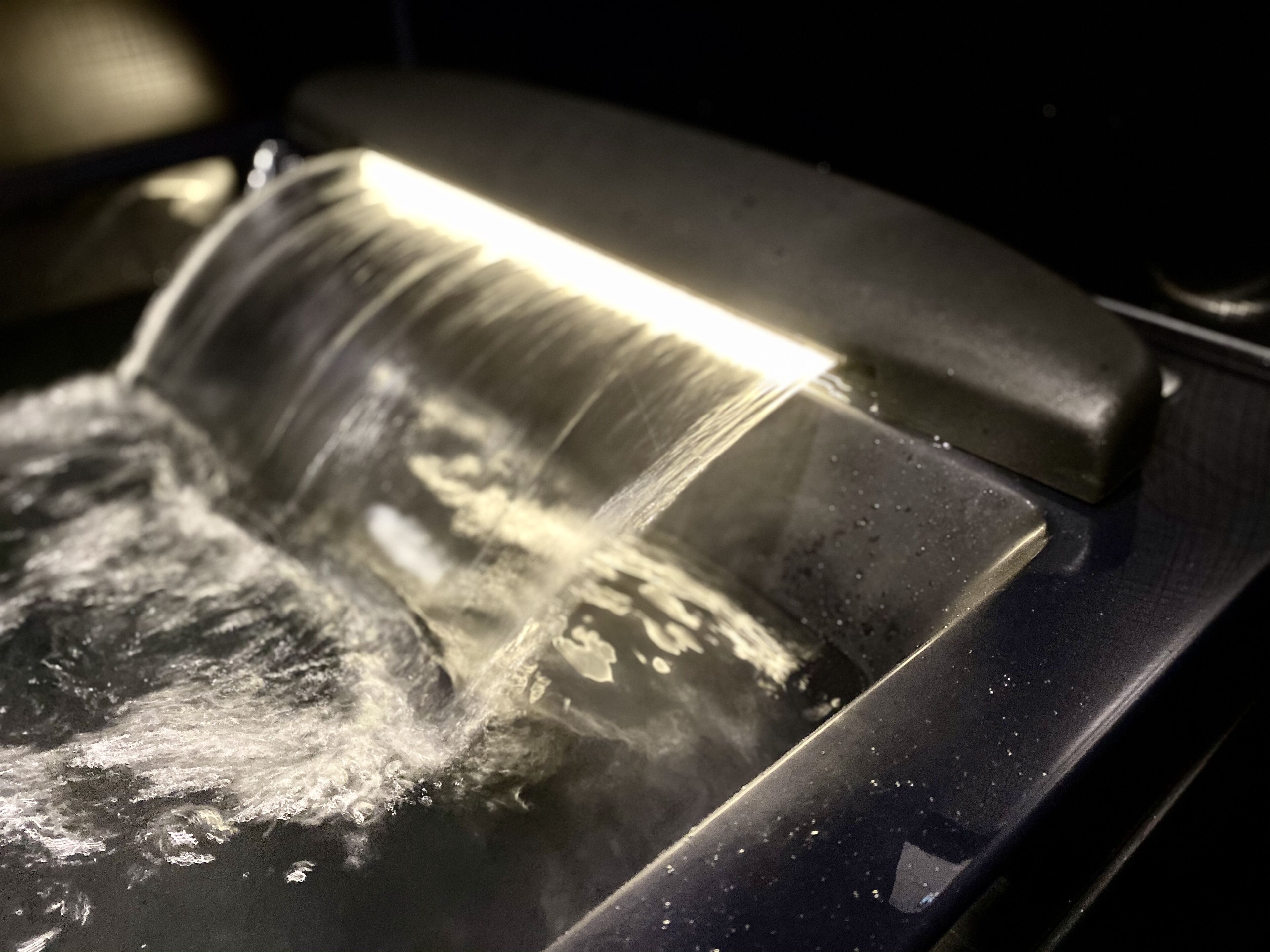 separate bathtub and shower, deep-soaking bathtub