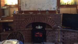 Unclassified image, 2 of 45, button - Admiral Guest House (Lincoln)