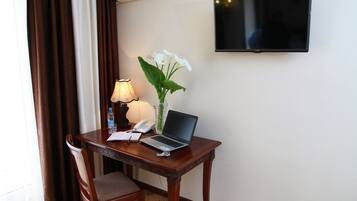Standard Double Room | Desk, free WiFi