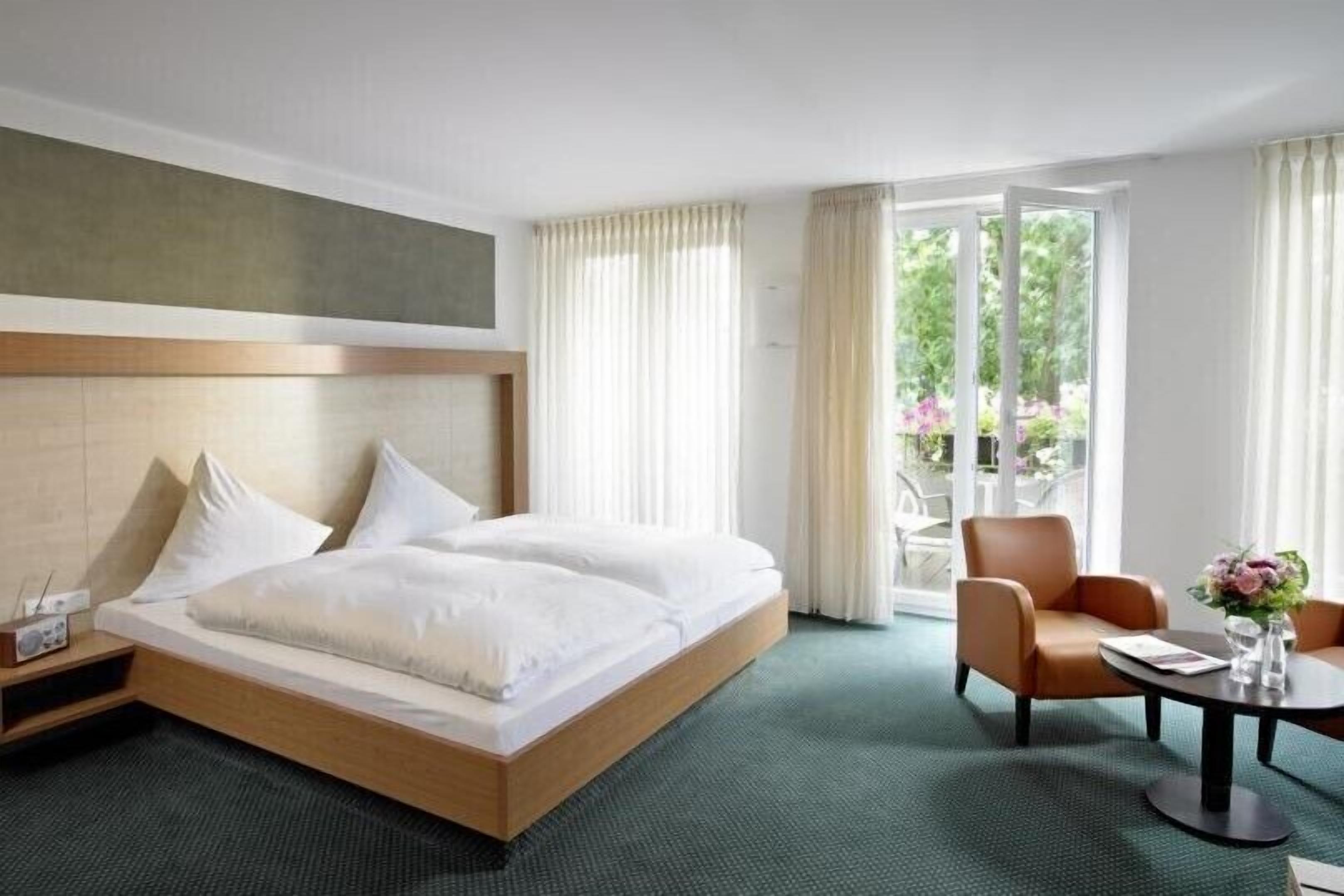 Desk, blackout curtains, soundproofing, free WiFi