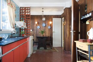 Refrigerador, microondas, horno, cafetera/tetera