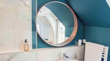 Double Room | Bathroom