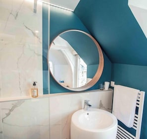 Double Room | Bathroom