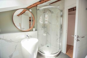 Superior Double Room (Lichen) | Bilik Mandi | Pancuran mandi, pengering rambut, tuala disediakan 