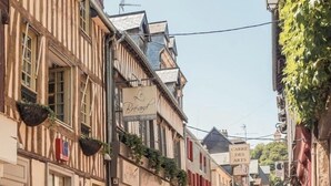 Exterior - La Maison des Arts (Honfleur)