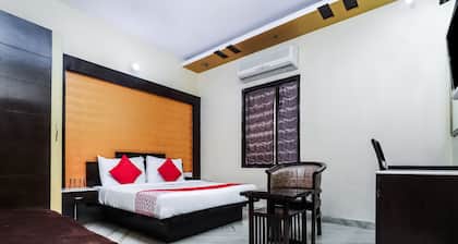 OYO 362 Hotel J P Inn