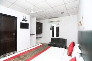 Free WiFi, bed sheets