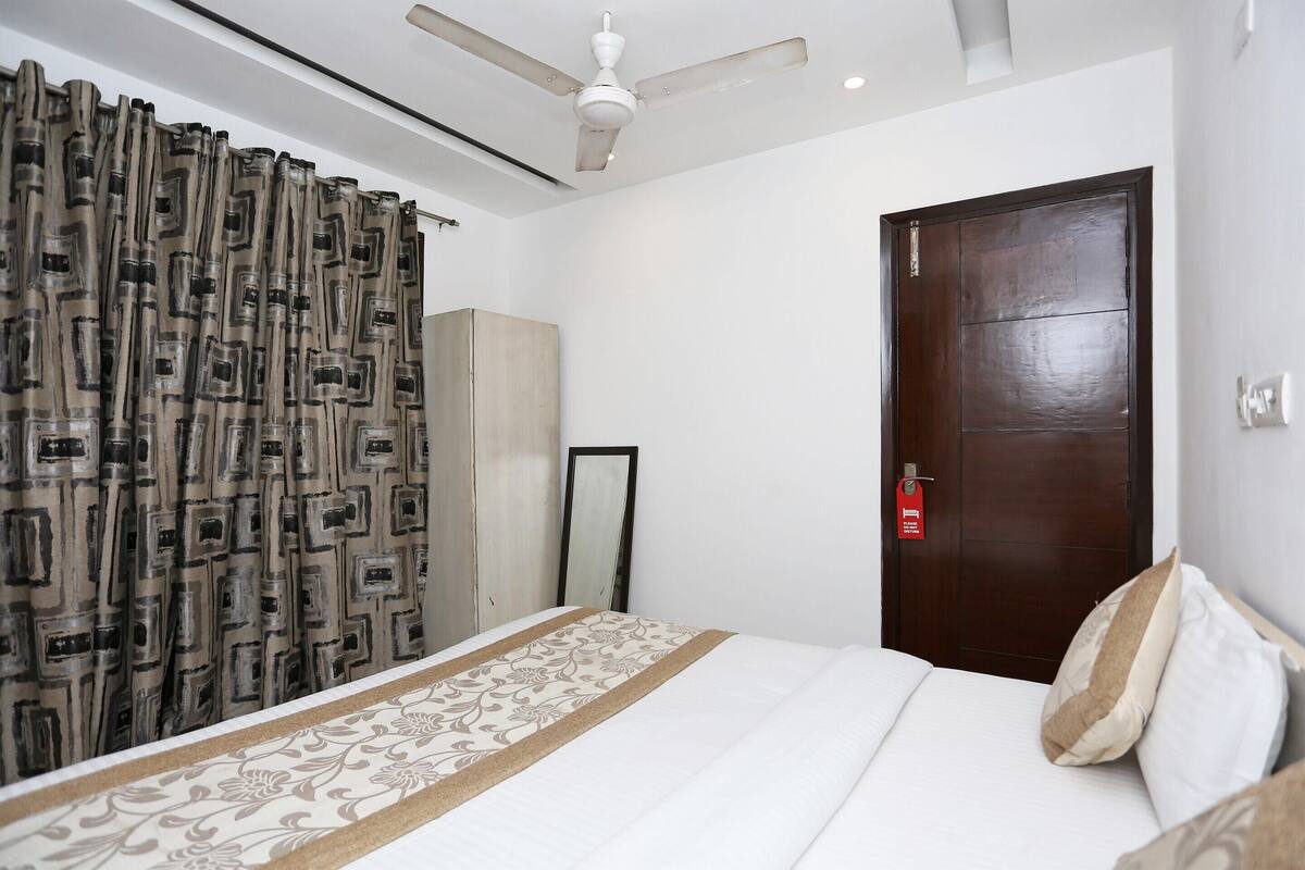 Phòng đôi hoặc 2 giường đơn Deluxe, 1 giường cỡ king | Truy cập Internet không dây miễn phí, bộ trải giường