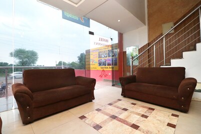OYO 18943 Hotel Punjab Residency