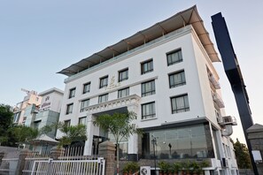 Mặt tiền nơi lưu trú