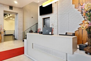 Quầy tiếp tân