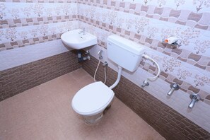 Standard Room | Bathroom