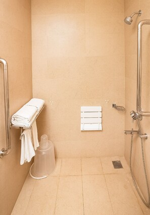 Amenidades de baño gratuitas y toallas