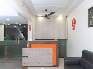 Reception - OYO 16595 Famous Residency (Tiruchirappalli)