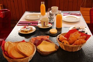 Desayuno buffet todos los días (con cargo)