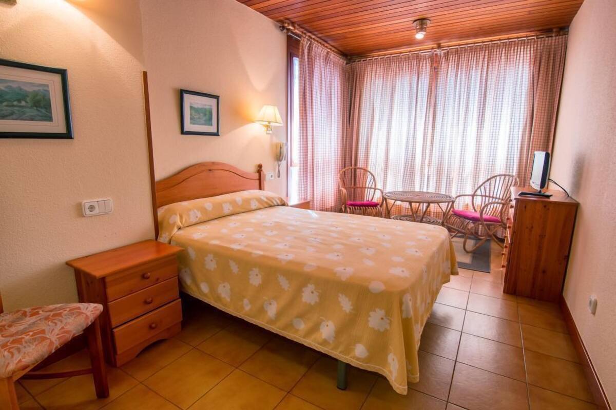 iron/ironing board, bed sheets