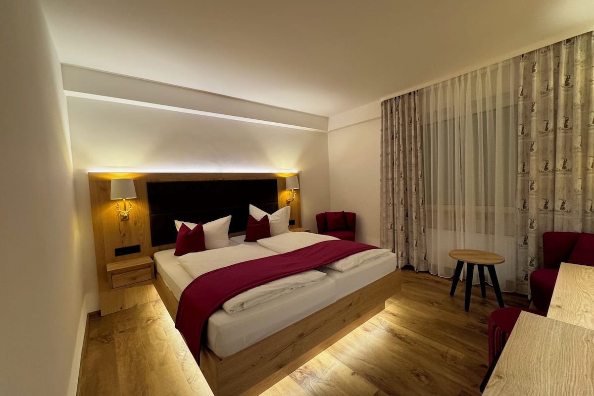 deluxe double room | premium bedding, minibar, in-room safe, individually furnished
