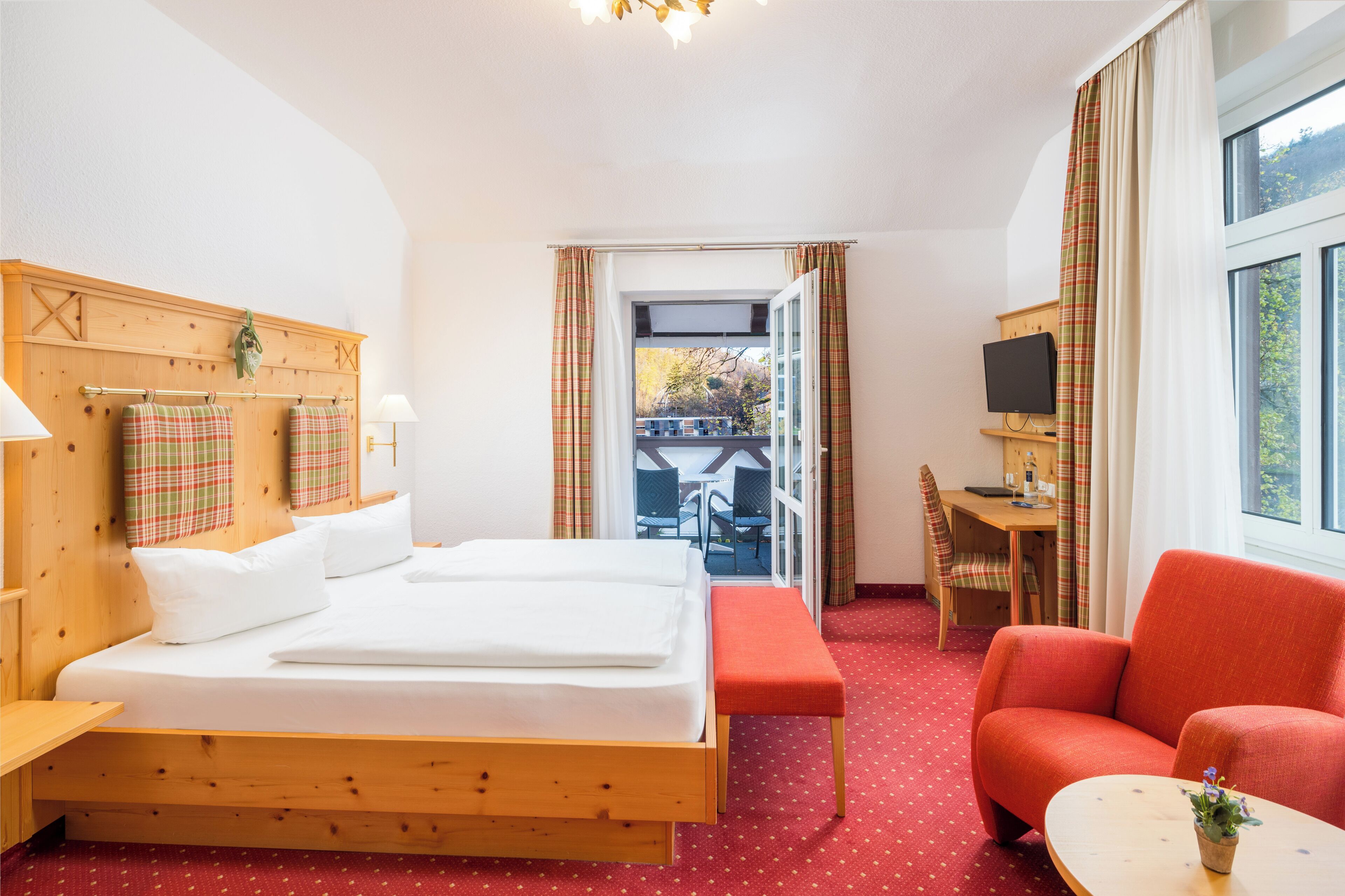 junior suite | premium bedding, minibar, in-room safe, individually furnished