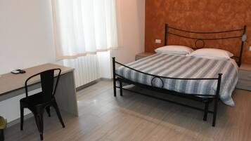 Deluxe Room | Desk, soundproofing, rollaway beds, free WiFi